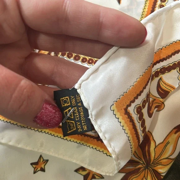 🌞VERSACE 100% Silk Celestial Sun & Astrology-Themed Cream and Gold Scarf - Picture 7 of 7